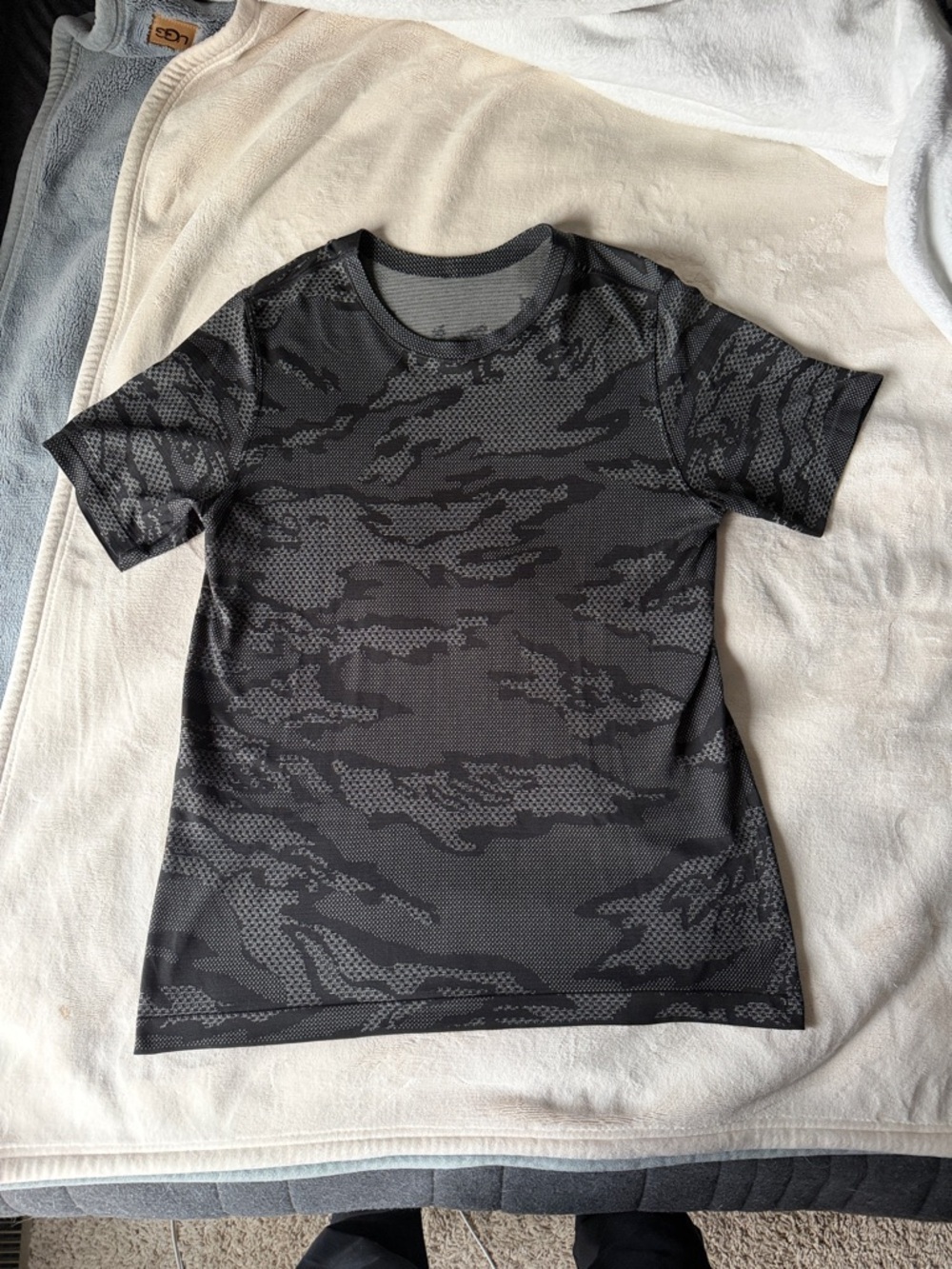 Camo Lululemon Metal Vent Tech T-Shirt - Medium